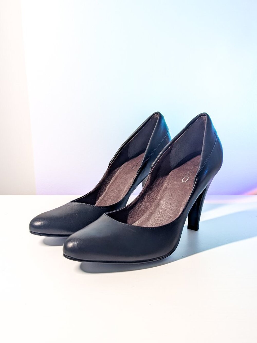 Aldo Black Leather Round Toe Pumps Classic Heels Size 8 Office Chic Preppy